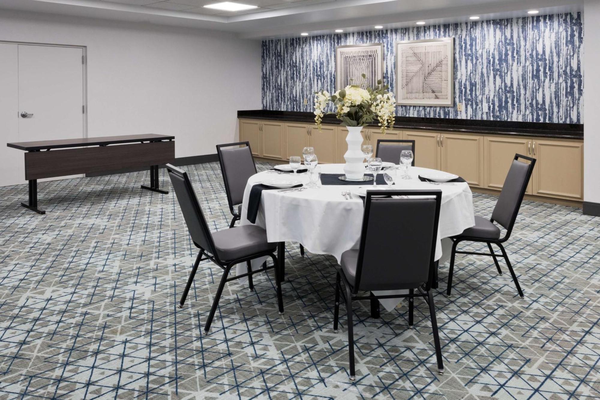 Hilton Garden Inn Birmingham Se/Liberty Park Экстерьер фото